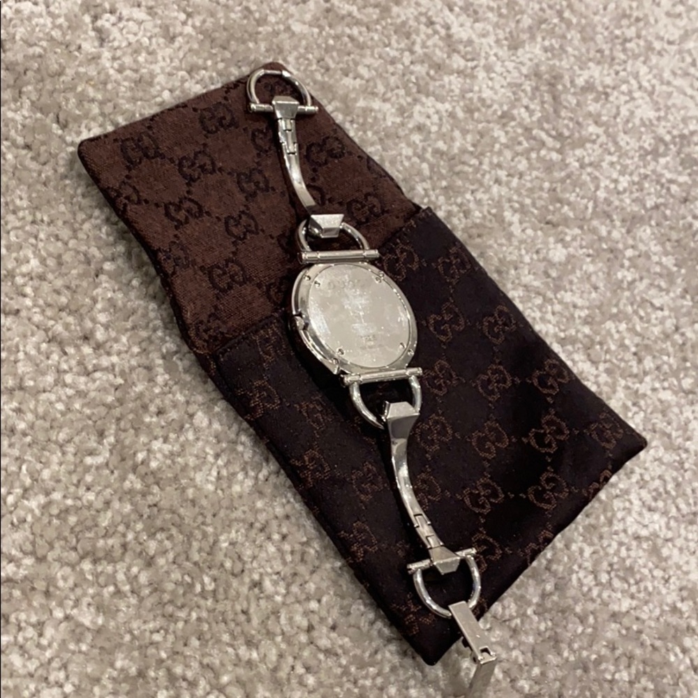 Gucci watch with dust pouch - Picture 6 of 12